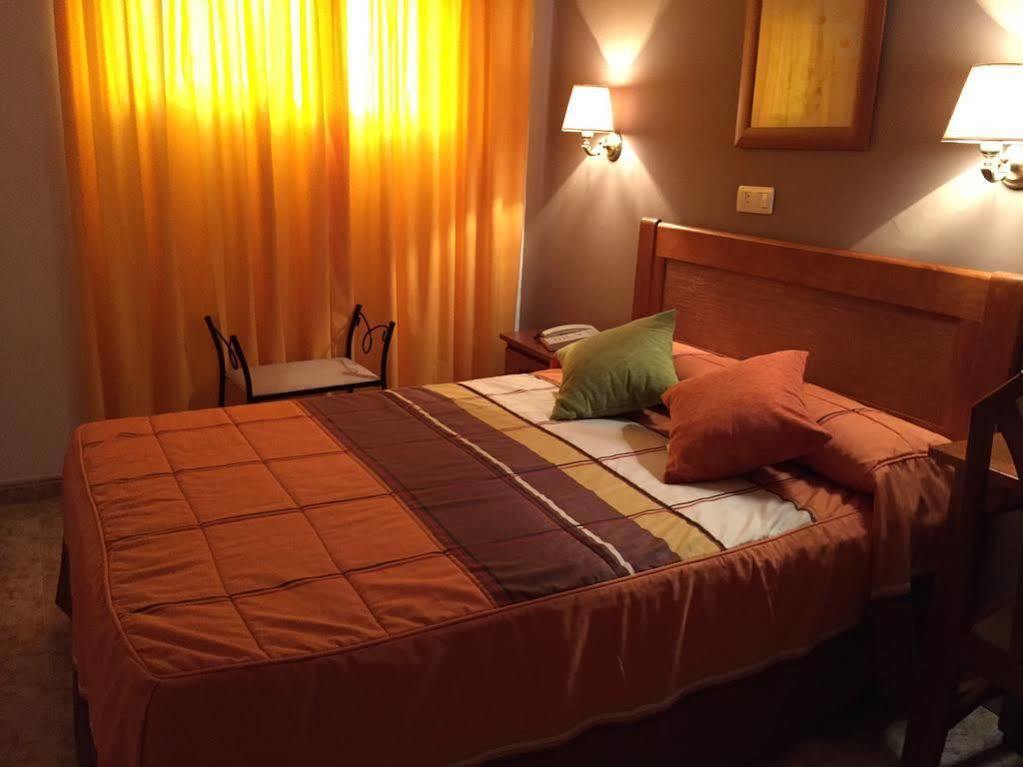 Hostal Argentina Касерес Екстер'єр фото