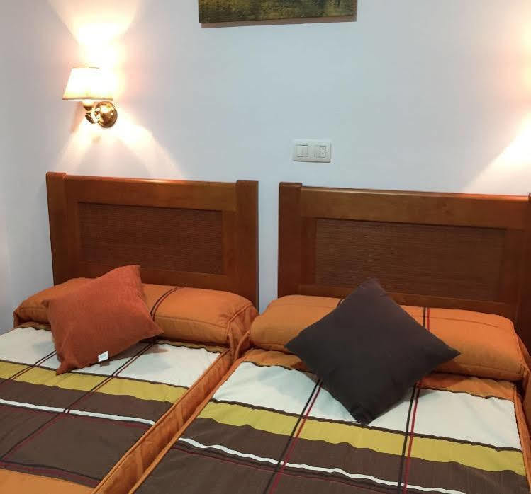 Hostal Argentina Касерес Екстер'єр фото
